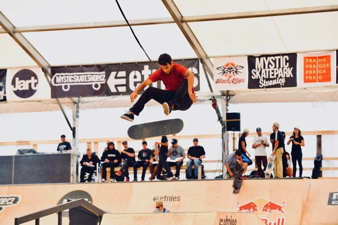 Na závodech můžete vidět neuvěřitelné triky.