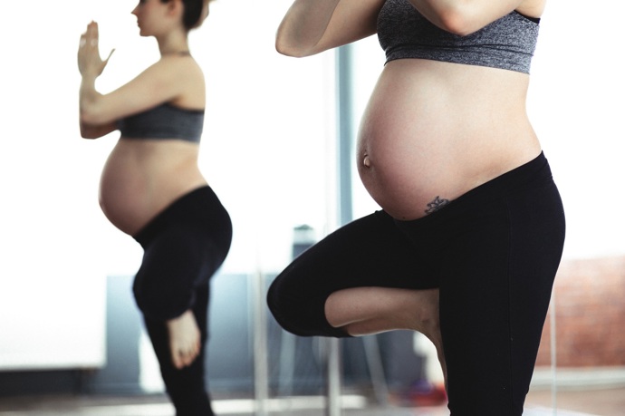 Strie vznikají často po rychlém objemovém přírůstku, např. v těhotenství či při obezitě. 