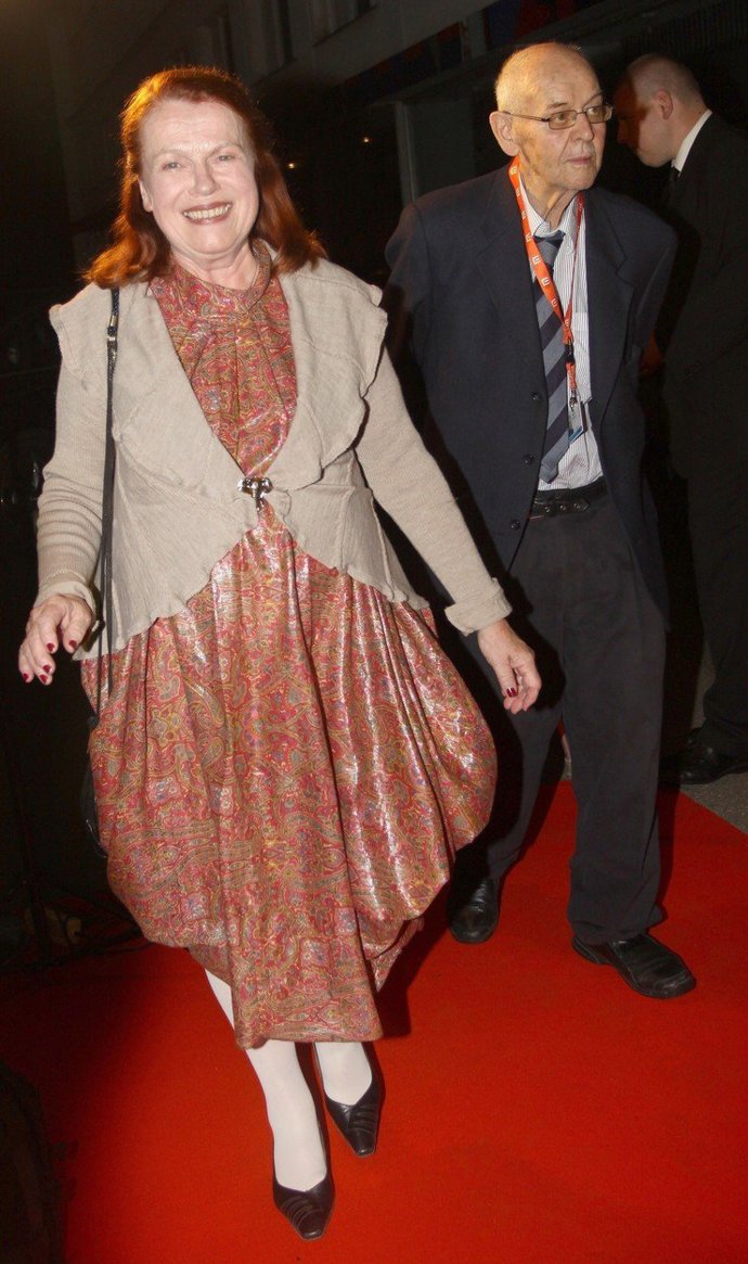 Stále se svám typickým úsměvem na rtech