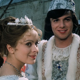 Mezi nejoblíbenější pohádky Venduly Pizingerové patří Tři oříšky pro Popelku.