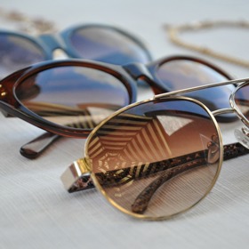 Pro běžné denní nošení postačí skla zabarvená do hněda, případně do šeda či zelena. Při ostřejším světle jsou vhodná skla tmavá. 