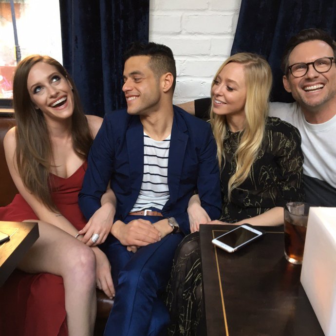 Svoji slávu si užívá.