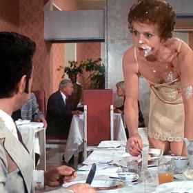 Ve filmu Což takhle dát si špenát (1977)