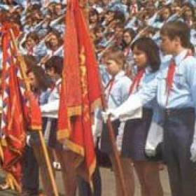 Mladí pionýři na socialistické akci.