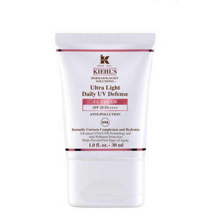 CC krém, kiehl’s, 30 ml, 1030 Kč. Krém, který sjednocuje tón pleti a zároveň má v sobě ochranný faktor.