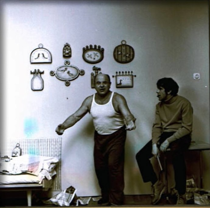 Děda Homolka si své oblíbené tepláky vezl i na zimní rekreaci