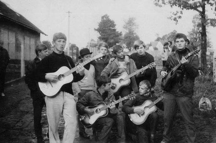 Nohavica na středoškolské brigádě.