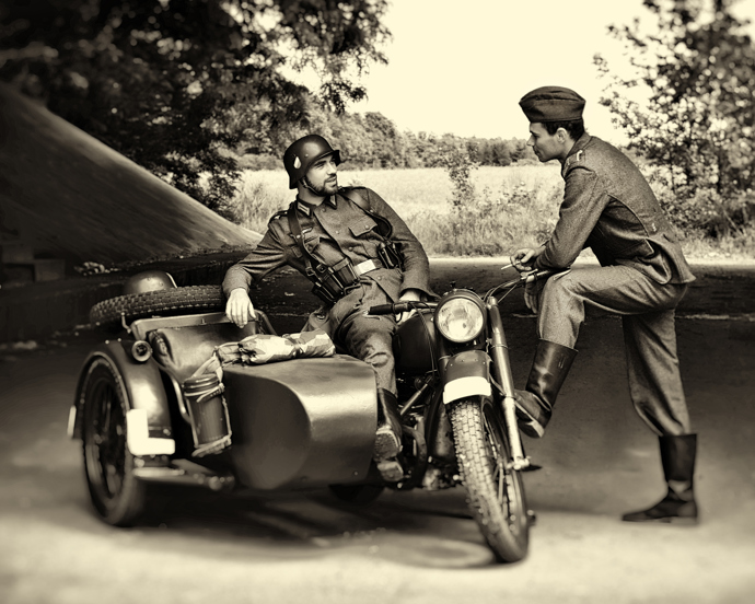 Historie motocyklu začala před druhou světovou válkou, kdy v Sovětském svazu vznikl požadavek na obdobný typ motocyklu, jaký užíval zejména wehrmacht. 