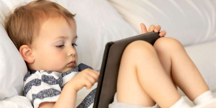 Hlídejte, co dětem na tabletu běží