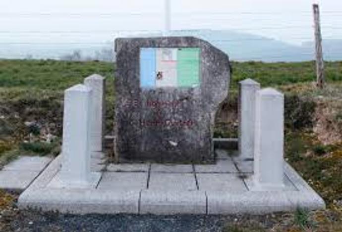 Památník vojáka Henryho Gunthera u francouzské obce, kde zbytečně padl.
