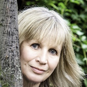 Zpěvačce zazpívá i její kolegyně Jitka Molavcová.