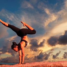 
Cvičení jógy zbavuje stresu.