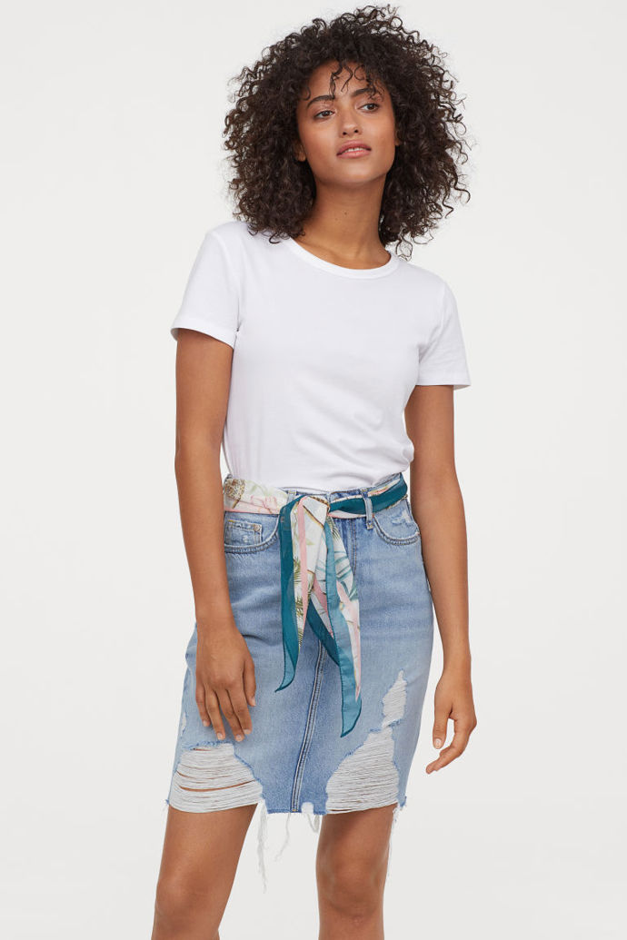 Odrbaná sukně s vysokým pasem a mašlí, H&M, 849 Kč