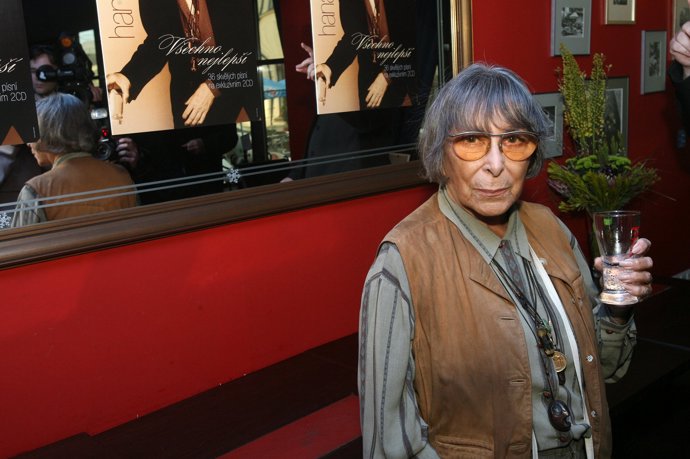 Hana Hegerová už několikrát vstala hrobníkovi z lopaty.