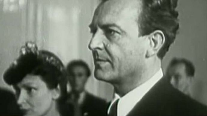 Otomar Korbelář na svatbě s Evou Vrchlickou.