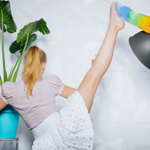 Místo chození do posilovny začněte pořádně uklízet