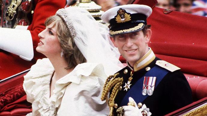 Ale brzy kamery a foťáky zachytily „Shy Di“ (plachou Dianu), která ve svých 19 letech okouzlila celý svět svou krásou a nevinností.