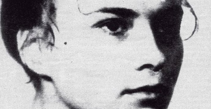 V místnosti smrti, která měla asi 3 na 3 metry, smrti kriminálnice přihlížel jen kat a jeho pomocník. Na kovovém háku byl namotán provaz. Hepnarovou na něj pověsili stále spoutanou a když pak zazněl signál píšťalky, poklop pod jejíma nohama se otevřel. Škubající se tělo sklouzlo asi půl metru pod úroveň podlahy, vaz zlomen nebyl. Žena se tedy nakonec udusila. Tělo pak bylo odvezeno do strašnického krematoria a urna s popelem protokolárně předána řediteli věznice.