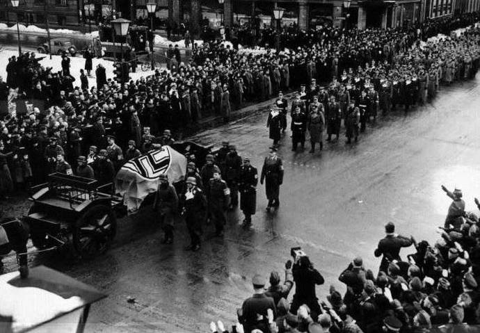 Nacisté uspořádali katanovi českého národa monstrózní pohřeb.