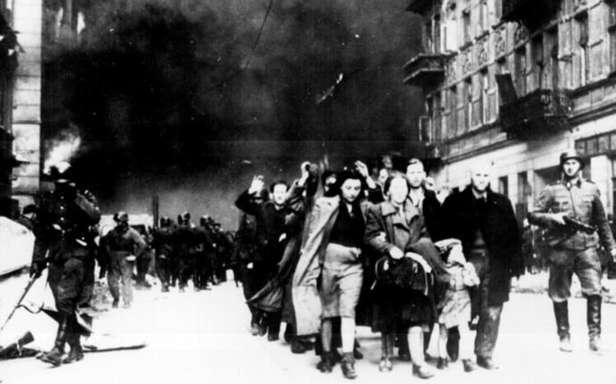 Od listopadu 1939 začaly vycházet protižidovské výnosy, které nařizovaly označení Židů a jejich obchodů, zamezovaly dispozici s jejich majetkem a diskriminovaly je v mnoha dalších ohledech.