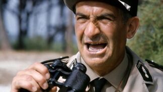 Rozruch udělá i Cruchotova dcera Nicole, když místní mládeži napovídá, že její otec je pan Ferguson, bohatý majitel jachty. Nicole se účastní radovánek místní mládeže.