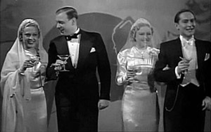 Zleva: Zita Kabátová, Jan Pivec, Věra Ferbasová a František Krištof Veselý ve filmu Rozkošný příběh z roku 1936.