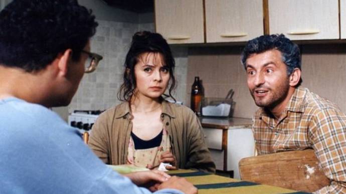 V roli Kvidových rodičů zaujme charismatická dvojice Libuše Šafránková - Ondřej Vetchý a do úlohy slídivého soudruha Šperka byl výtečně obsazen Vladimír Javorský.