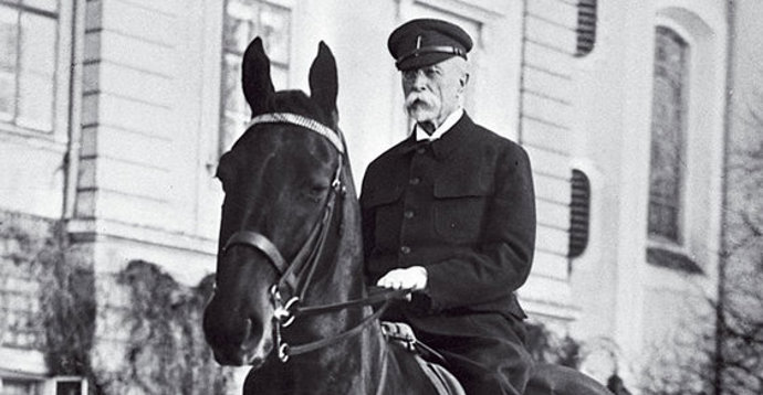 V roce 1928 se vdaná poštovní úřednice Sedlmayerová sblížila s T. G. Masarykem, který jí až do roku 1933 zasílal milostné dopisy.