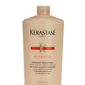 Hloubkový kondicionér dodává vlasům hladkost, jemnost a oslnivý lesk. Kérastase, 100 ml, 1499 Kč.