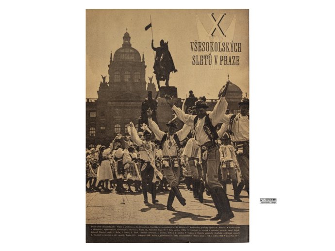 Strahov zaznamenal během „světového“ protiválečného X. Všesokolského sletu svou největší návštěvnost. Účastnilo se ho 348 086 cvičenců a přes 2,3 milionu diváků.