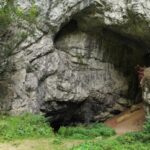 Ve střední části Moravského krasu, v dolní oblasti Křtinského údolí, najdeme temnými legendami opředenou jeskyni Býčí skála. Ve skalní puklině se prý dodnes skrývá nejedno tajemství.