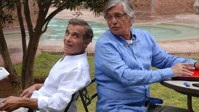 Tentokrát však autorka poněkud změnila žánr a namísto komedie o rodinných a milostných vztazích natočila snímek, v němž mají významnou úlohu dobrodružné prvky a jenž se ze značné části odehrává v Maroku. 