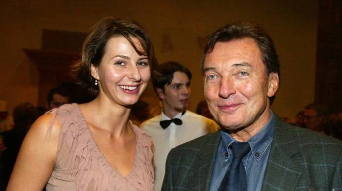 Ivana Gottová pochází z Opavy, kde také vystudovala střední zdravotnickou školu. Poté odjela do USA, kde tři roky pracovala jako au-pair. Potom se vrátila do Česka a pracovala jako osobní asistentka zahraničních herců, kteří v České republice točili filmy. 