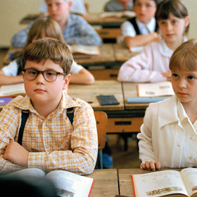 Nostalgická komedie ze života jedné svérázné české rodiny se opírá především o atraktivní téma: šedá léta "reálného" socialismu jsou totiž pro mnohé pamětníky zároveň šťastnou dobou jejich mládí či puberty.