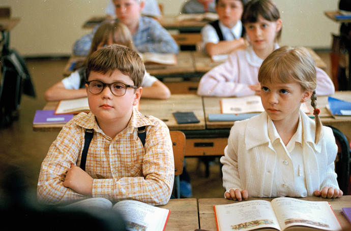 Nostalgická komedie ze života jedné svérázné české rodiny se opírá především o atraktivní téma: šedá léta "reálného" socialismu jsou totiž pro mnohé pamětníky zároveň šťastnou dobou jejich mládí či puberty.