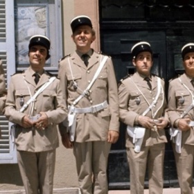 Z Cruchota nemají radost ani jeho podřízení, na které je jako pes. 