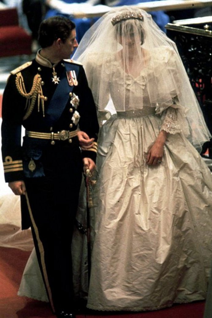 Byla velmi oddanou matkou a pokoušela se vystavit své syny také životu mimo palác.