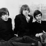 Mick Jagger je britský rockový hudebník, herec, skladatel, producent a businessman. Celosvětově se proslavil jako frontman a zpěvák kapely The Rolling Stones, kterou založil s Brianem Jonesem a Keithem Richardsem.