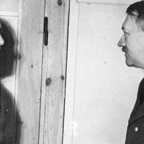 Neúspěch atentátu, z něhož Hitler vyšel jen lehce raněn (za což mohla jednak slabá nálož, jednak fakt, že v průběhu porady někdo kufr s výbušninou odsunul tak, že Hitlera před výbuchem ochránil masivní dubový stůl), znamenal fakticky i neúspěch chystaného převratu.