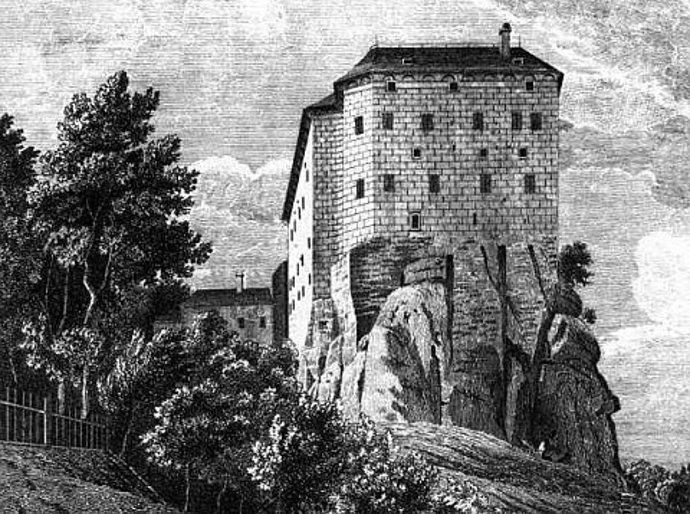 Vystavět ho nechal „král železný a zlatý“, Přemysl Otakar II., aby podle pověstí chránil něco "tajemného" uvnitř.