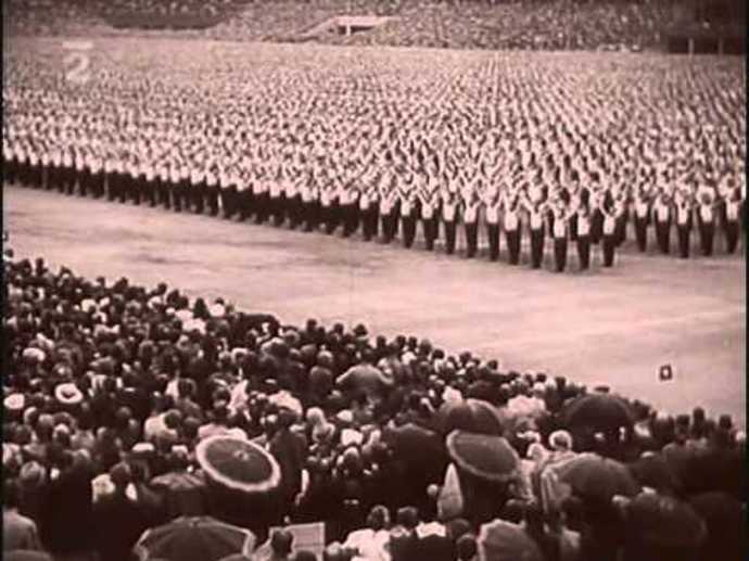 Po X. sletu z 1938 následovala desetiletá pomlka způsobená válkou a následnou situací, další slet se tedy konal až roku 1948.