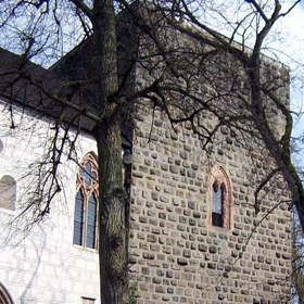 Věž Markomanka je ale údajně starší než zbytek hradu.