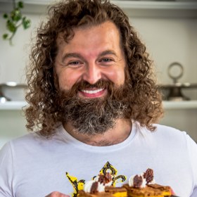 Nejraději ovšem peče frgály ze špaldové mouky nebo skvostné a poctivé chleby a koláče. 