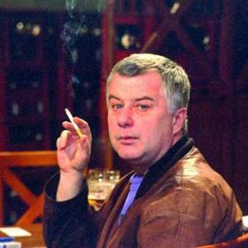 Vše se natáčelo v ateliéru filmové hospody na Barrandově. Na snímku Ladislav Potměšil.