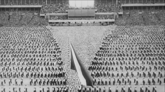 Zimní sletové hry probíhaly v podobném rozsahu jako před IX. sletem v březnu 1938 ve Vysokých Tatrách a výrazněji se v nich prosadili též sokolové z Jugoslávie. 