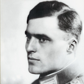 Vlastní atentát provedl plukovník Claus Schenk von Stauffenberg.