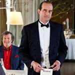 Bohuš si postavil ohromné sídlo ve farmářském stylu obklopeném zoologickou zahradou. Má rád svou dceru (Anna Polívková) a visí na šestiletém vnukovi, jehož učí jízdě na koni.