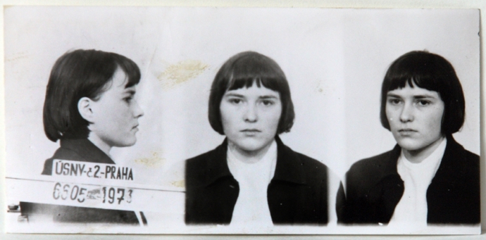 12. března 1975 se ve věznici na Pankráci schyluje k historickému momentu. Oběsí tu oběsí poslední odsouzenou vražedkyni v Československu, Olgu Hepnarovou. 