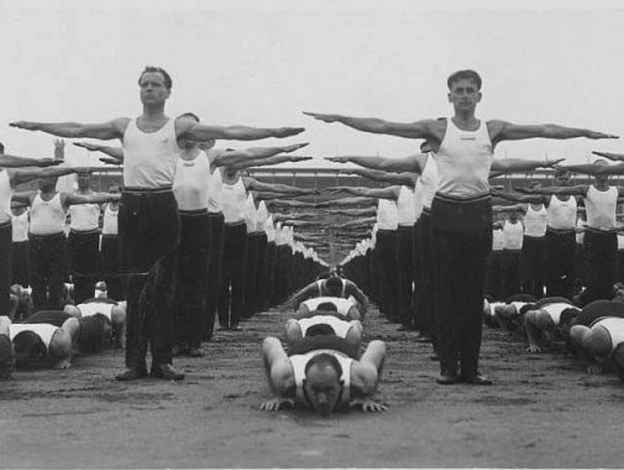 Hlavní cvičení byla na Strahově počátkem července 1938. Dominantní skladbou byla Pecháčkova Přísaha republice, při níž cvičilo na ploše Masarykova státního stadionu současně přes 30 000 sokolů.