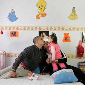 Aranjuez ve Španělsku je vězení, kde odsouzeným dovolují mít s sebou ve výkonu trestu děti, aby nebyla narušena jejich výchova